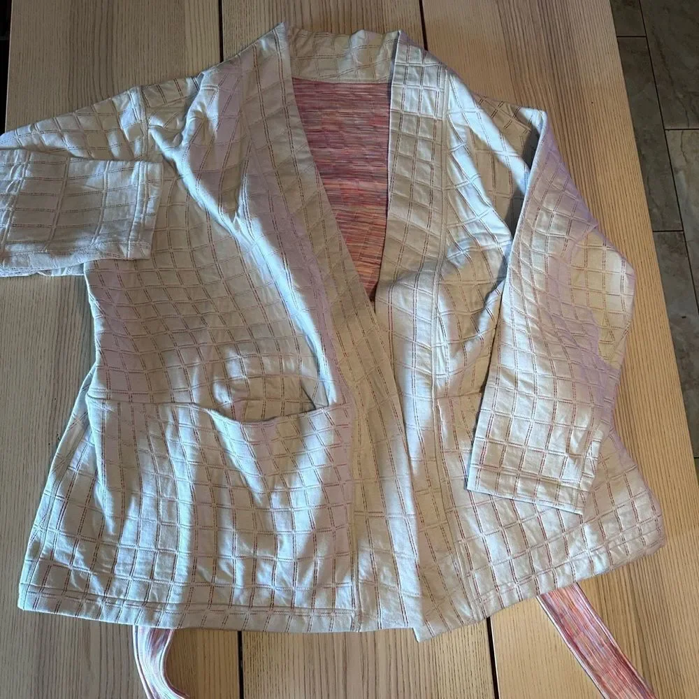 Nike Yoga Therma-FIT Luxe Reversible Jacquard Top In Cream and Pink - Sz 1X NWT